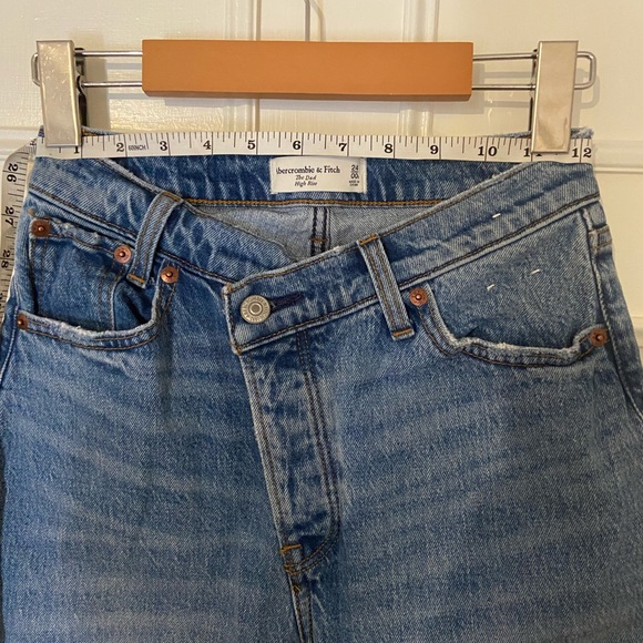 Abercrombie & Fitch High Rise Dad Jeans - Picture 3 of 4